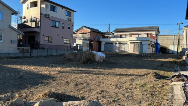 空き家を更地にする前に必ず確認！固定資産税が6倍に？更地化によるメリット・デメリットを解説します