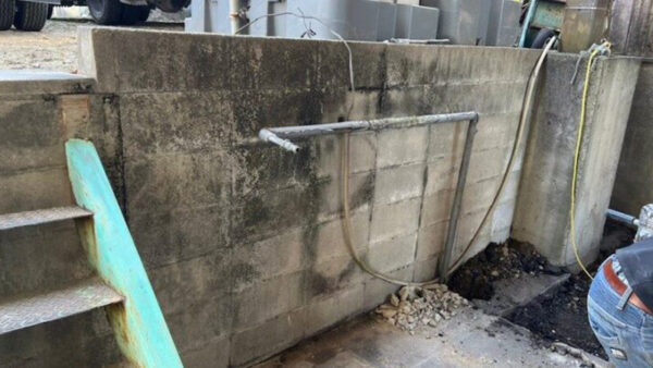 瀬戸市／工場の屋外トイレの解体工事