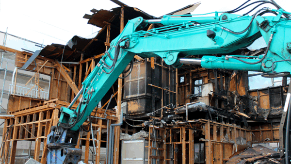 火事にあった家の解体費用相場｜必要な手続きと工事の流れも解説します