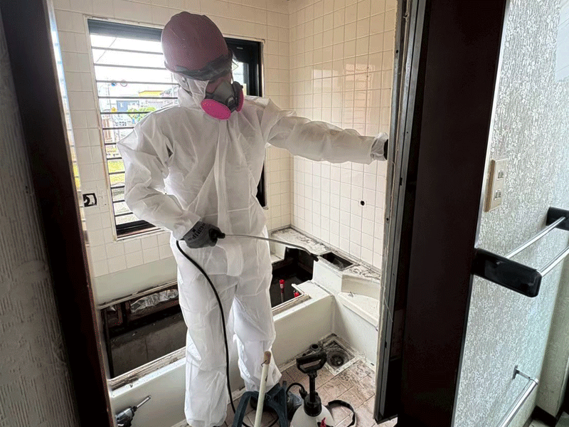 アスベストを含む解体工事作業