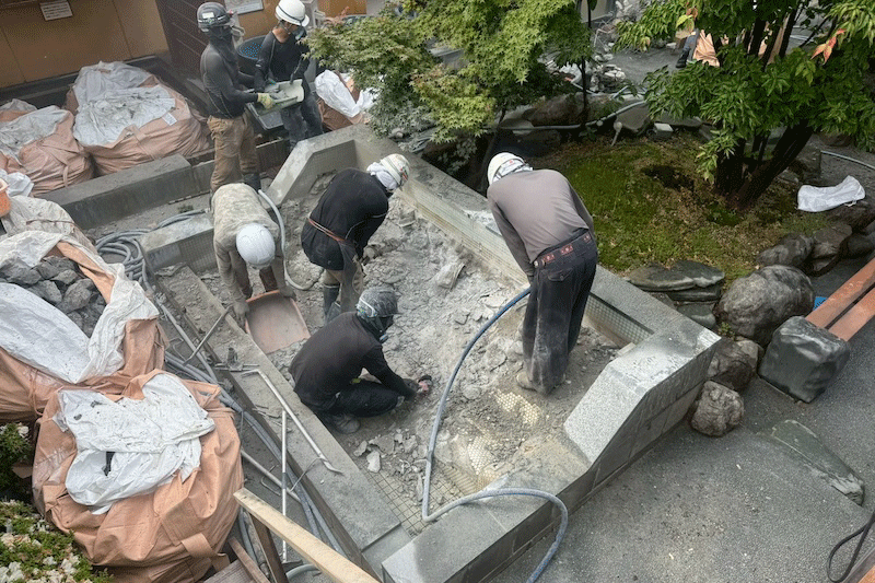 空き家の解体作業