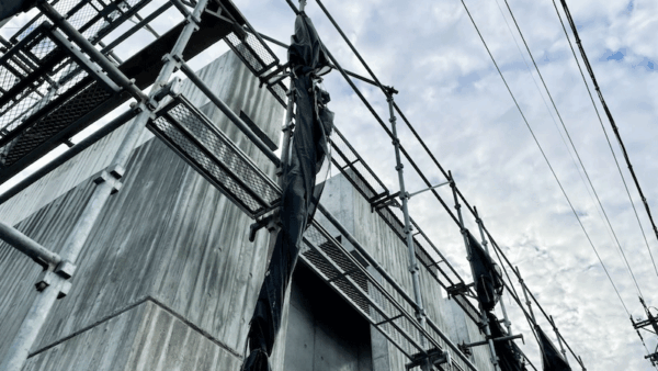 鉄骨造住宅の解体の費用は高い？坪数相場と階数などの費用変動のポイントを解説