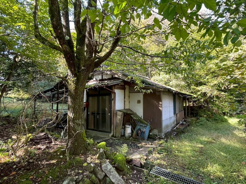 庭にある不用品