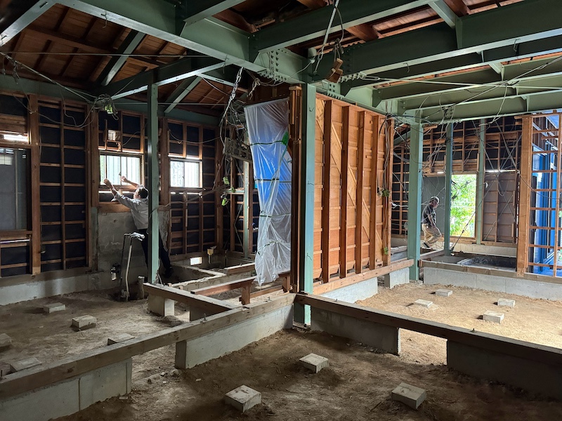 鉄骨造2階建て住宅における1階部分のスケルトン解体工事