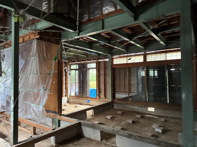 鉄骨造2階建て住宅における1階部分のスケルトン解体工事