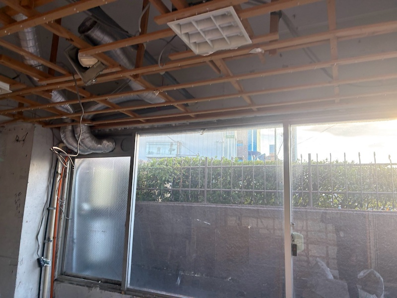 鉄骨造2階建て住宅における1階部分のスケルトン解体工事